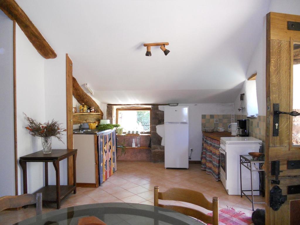 Gite Des Monts Saint-Izaire Oda fotoğraf